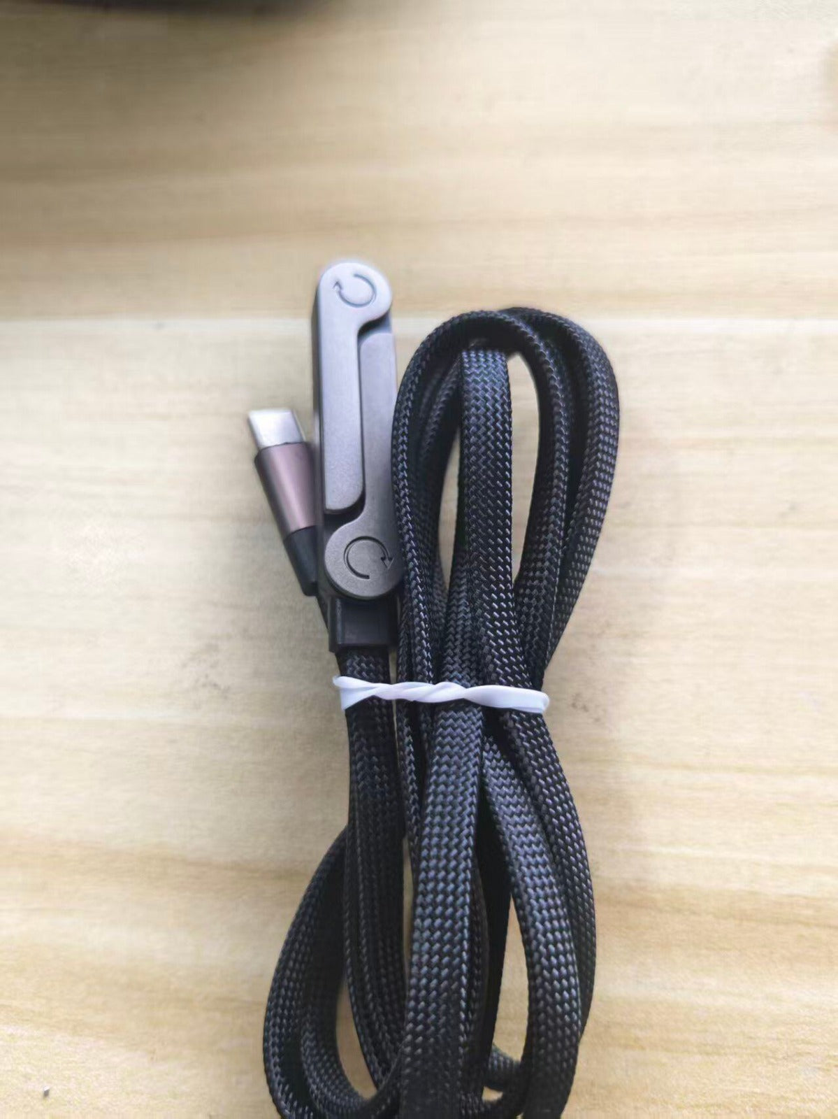 Cablu type-C 240W cu suport pentru telefon